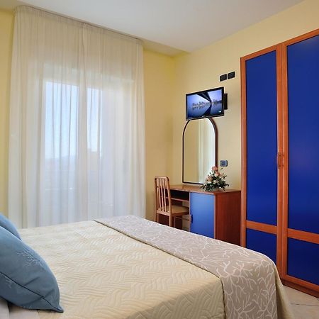 Hotel Riviera B&B Мизано-Адриатико Экстерьер фото
